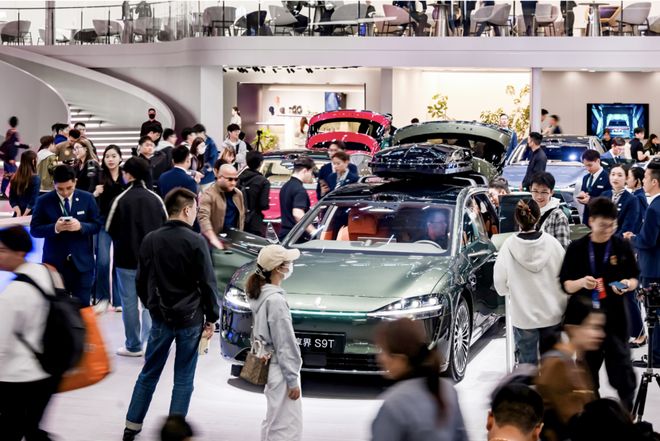 界S9的强势突围全靠“离经叛道”？瓦力游戏轿旅双子星炸穿豪车市场享(图4)